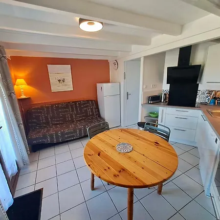 Pavillon Au Bord De L'etang Holiday home